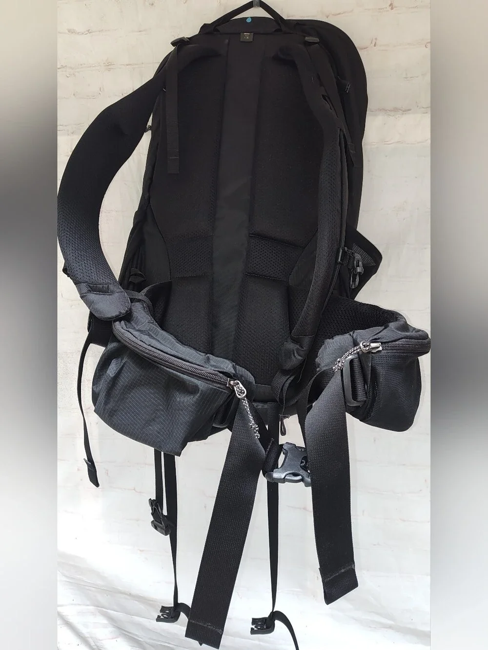 REI Trail 40 Men's Large  Hiking Black Backpack, Exc Condition